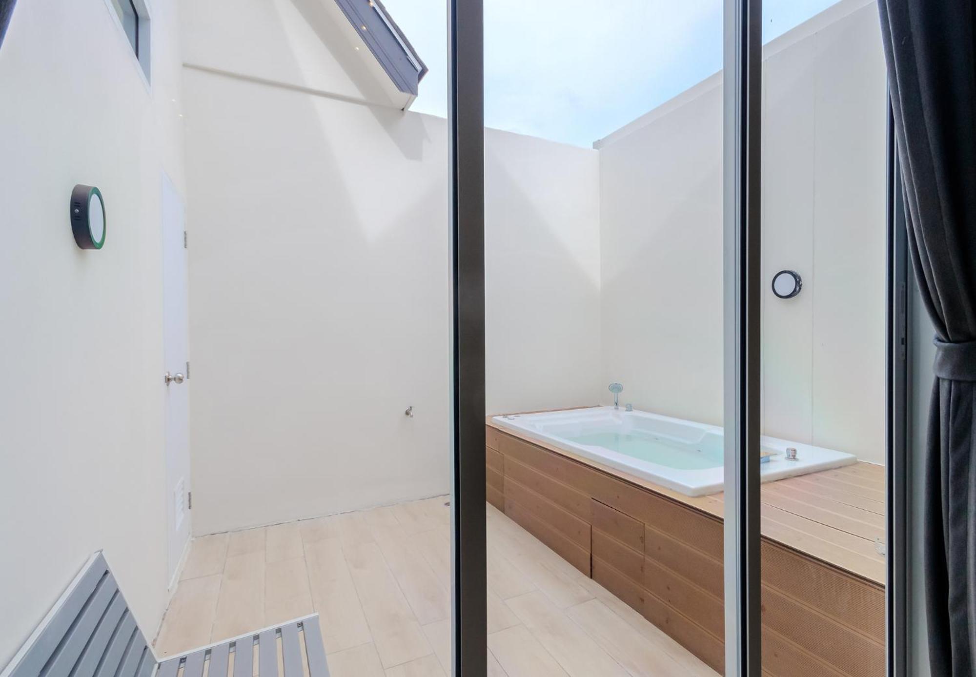 Apartamento Nidhra นิทรา Ban Lat Krachaeng Exterior foto